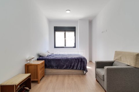 Huoneisto myytävänä L'Hospitalet de Llobregat, Barcelona, Espanja, 3 makuuhuonetta, 90 m2 No. 192708 - kuva 24