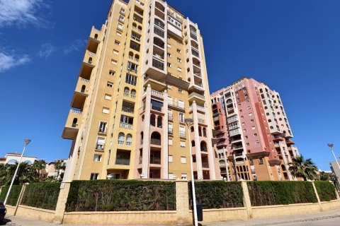 Apartamento en venta en Torrevieja, Alicante, España 2 dormitorios, 63 m2 No. 148016 - foto 2