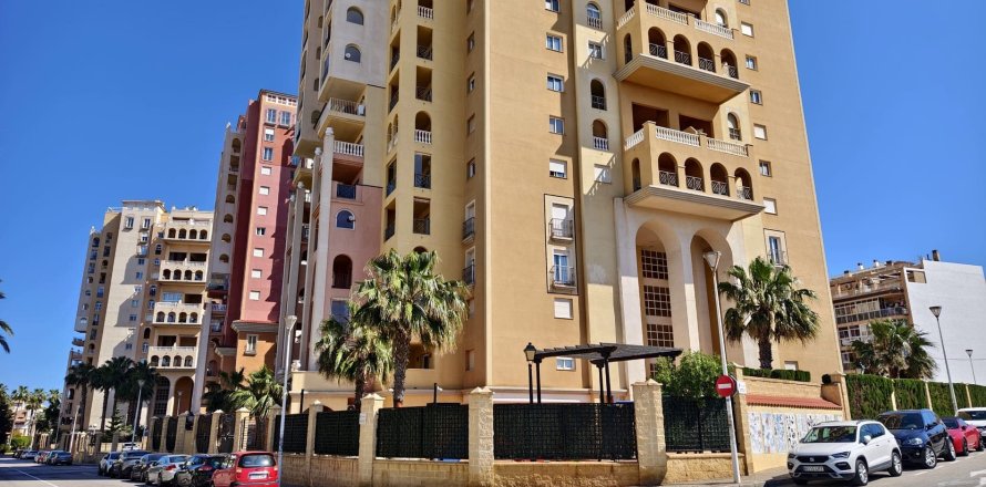 Apartamento en Torrevieja, Alicante, España 2 dormitorios, 63 m2 No. 148016