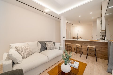 Apartamento en venta en Madrid, España 3 dormitorios, 96 m2 No. 180084 - foto 2