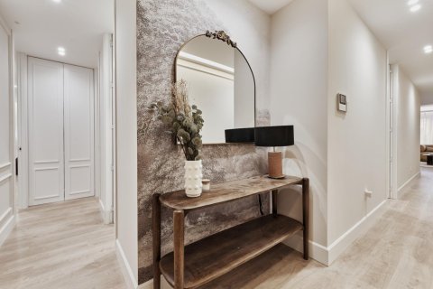 Apartamento en venta en Madrid, España 3 dormitorios, 134 m2 No. 180083 - foto 5