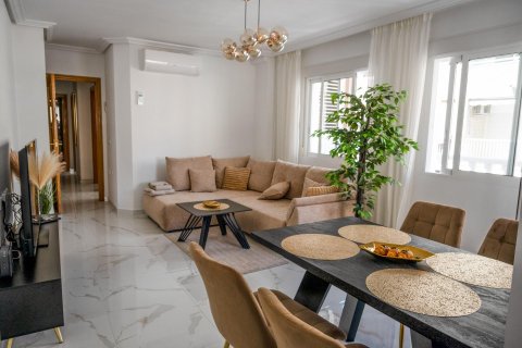 Dzīvoklis pārdošanā Torrevieja, Alicante, Spānijā 3 istabas, 86 m2 Nr. 177477 - attēls 2