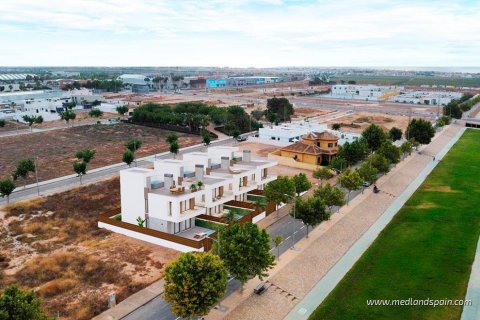 Huvila myytävänä Pilar de la Horadada, Alicante, Espanja, 3 makuuhuonetta, 124 m2 No. 177475 - kuva 12