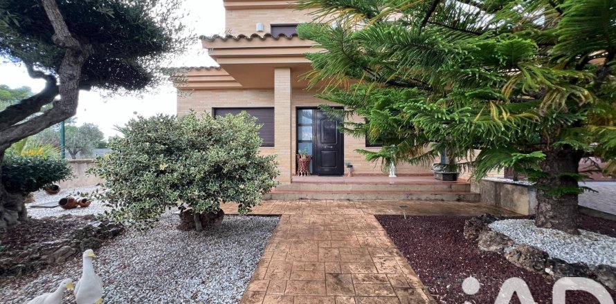 Hus i Roquetes, Tarragona, Spanien 5 sovrum, 306 kvm. Nr. 152531