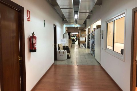 Commercial property in Barcelona, Spain 9 bedrooms, 1076 sq.m. No. 166873