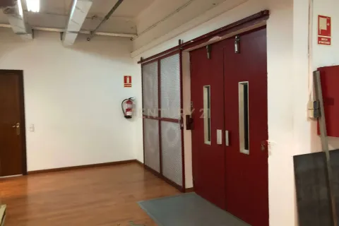 Commercial property for sale in Barcelona, Spain 9 bedrooms, 1076 sq.m. No. 166873 - photo 17