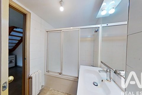 Kaupunkipientalo myytävänä Abrera, Barcelona, Espanja, 4 makuuhuonetta, 229 m2 No. 152481 - kuva 20