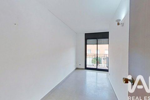 Kaupunkipientalo myytävänä Abrera, Barcelona, Espanja, 4 makuuhuonetta, 229 m2 No. 152481 - kuva 8
