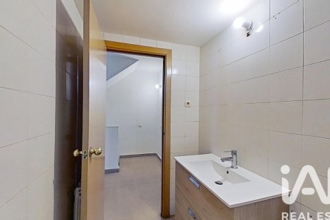 Kaupunkipientalo myytävänä Abrera, Barcelona, Espanja, 4 makuuhuonetta, 229 m2 No. 152481 - kuva 13