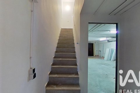 Kaupunkipientalo myytävänä Abrera, Barcelona, Espanja, 4 makuuhuonetta, 229 m2 No. 152481 - kuva 22