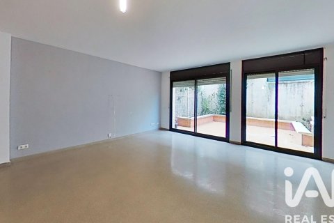 Kaupunkipientalo myytävänä Abrera, Barcelona, Espanja, 4 makuuhuonetta, 229 m2 No. 152481 - kuva 3