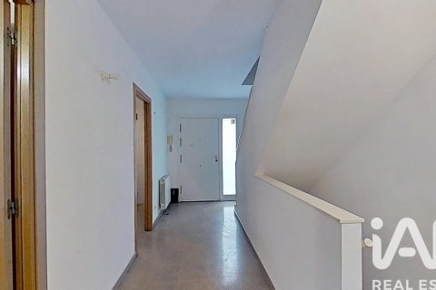 Kaupunkipientalo myytävänä Abrera, Barcelona, Espanja, 4 makuuhuonetta, 229 m2 No. 152481 - kuva 6