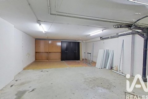 Kaupunkipientalo myytävänä Abrera, Barcelona, Espanja, 4 makuuhuonetta, 229 m2 No. 152481 - kuva 23