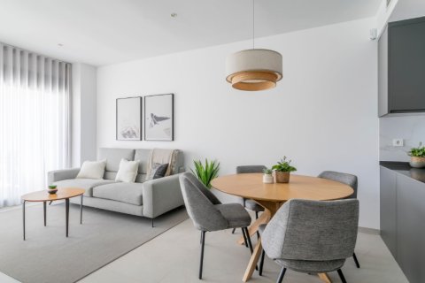 Apartamento en venta en Torrevieja, Alicante, España 2 dormitorios, 78 m2 No. 144908 - foto 2