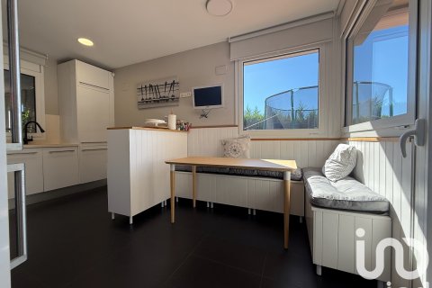 Lägenhet till salu i Sant Vicenc De Montalt, Barcelona, Spanien 4 sovrum, 371 kvm. Nr. 153141 - foto 15