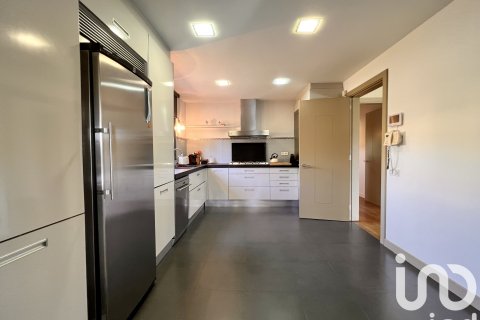 Huoneisto myytävänä Cabrera de Mar, Barcelona, Espanja, 4 makuuhuonetta, 319 m2 No. 153139 - kuva 15