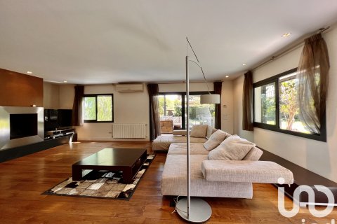 Huoneisto myytävänä Cabrera de Mar, Barcelona, Espanja, 4 makuuhuonetta, 319 m2 No. 153139 - kuva 9