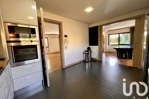 Huoneisto myytävänä Cabrera de Mar, Barcelona, Espanja, 4 makuuhuonetta, 319 m2 No. 153139 - kuva 16