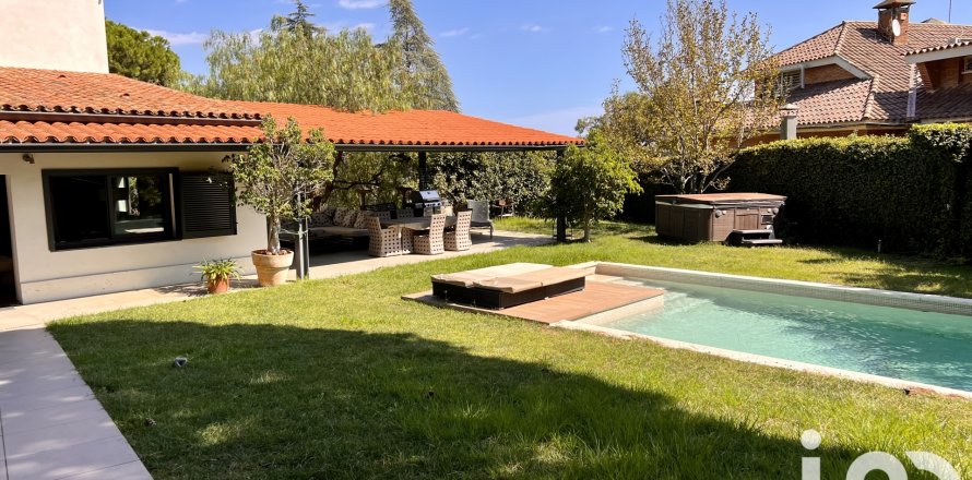 Huoneisto Cabrera de Mar, Barcelona, Espanja 4 makuuhuonetta, 319 m2 No. 153139