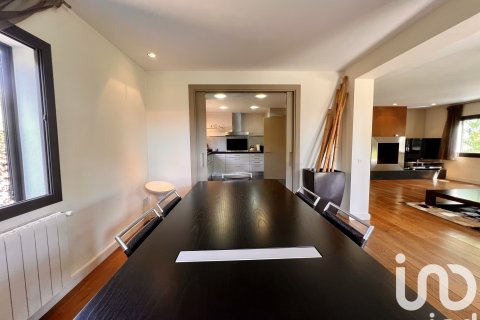 Huoneisto myytävänä Cabrera de Mar, Barcelona, Espanja, 4 makuuhuonetta, 319 m2 No. 153139 - kuva 14