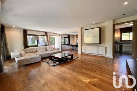 Huoneisto myytävänä Cabrera de Mar, Barcelona, Espanja, 4 makuuhuonetta, 319 m2 No. 153139 - kuva 10