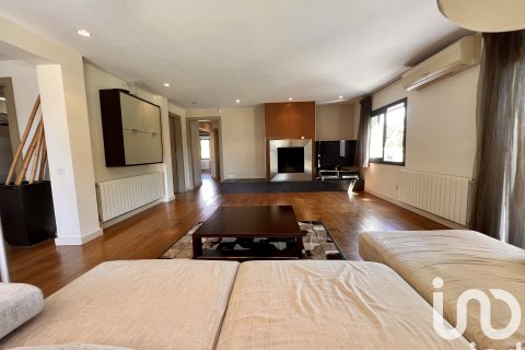 Huoneisto myytävänä Cabrera de Mar, Barcelona, Espanja, 4 makuuhuonetta, 319 m2 No. 153139 - kuva 11