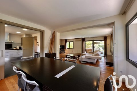 Huoneisto myytävänä Cabrera de Mar, Barcelona, Espanja, 4 makuuhuonetta, 319 m2 No. 153139 - kuva 13