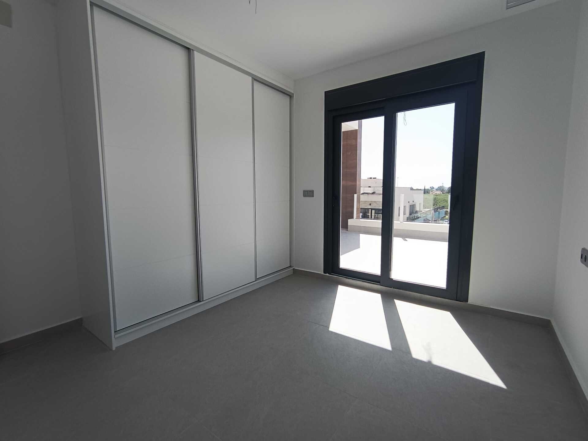 Huvila Daya Nueva, Alicante, Espanja 3 makuuhuonetta, 96 m2 No. 135825