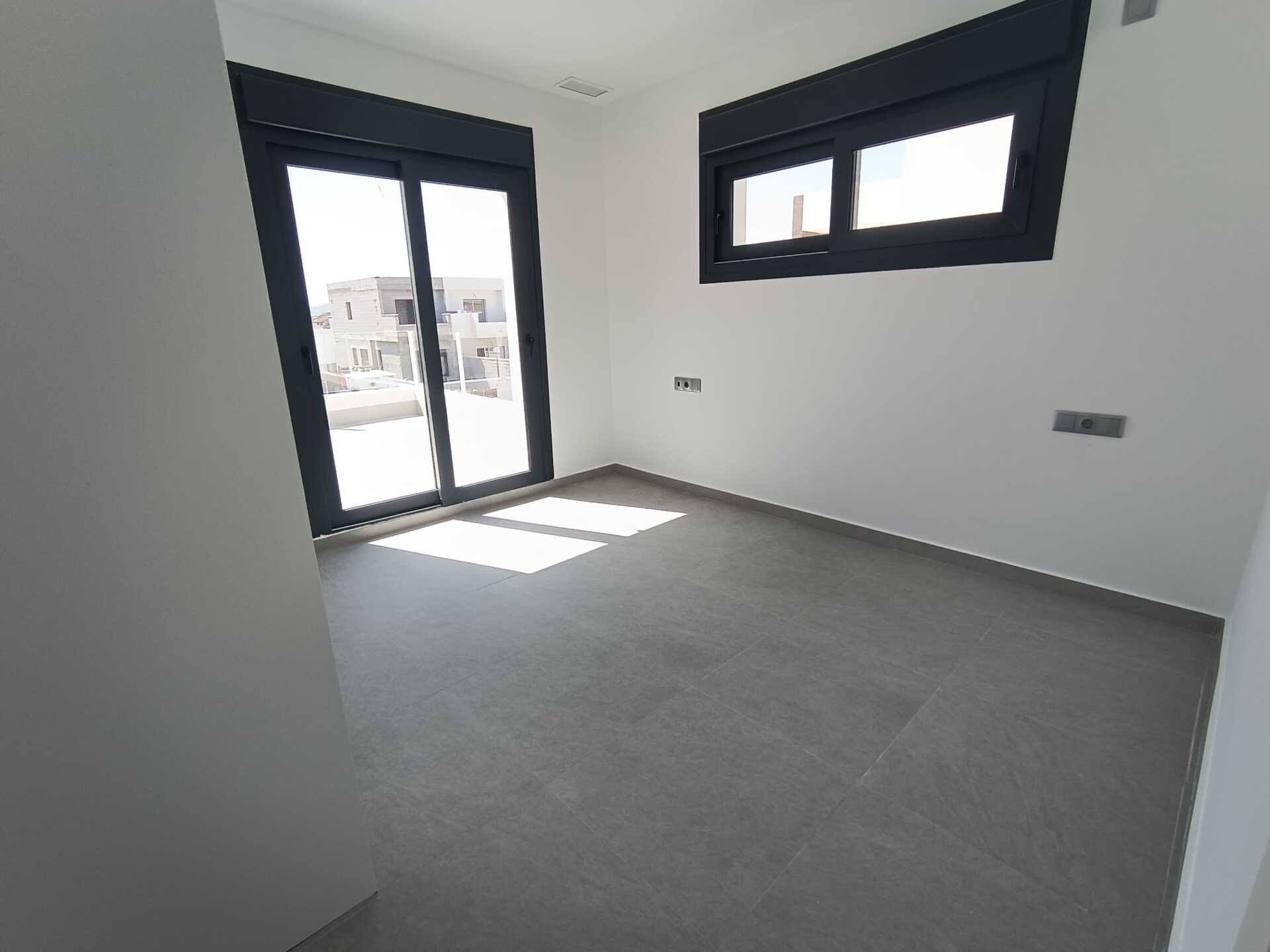 Huvila Daya Nueva, Alicante, Espanja 3 makuuhuonetta, 96 m2 No. 135825