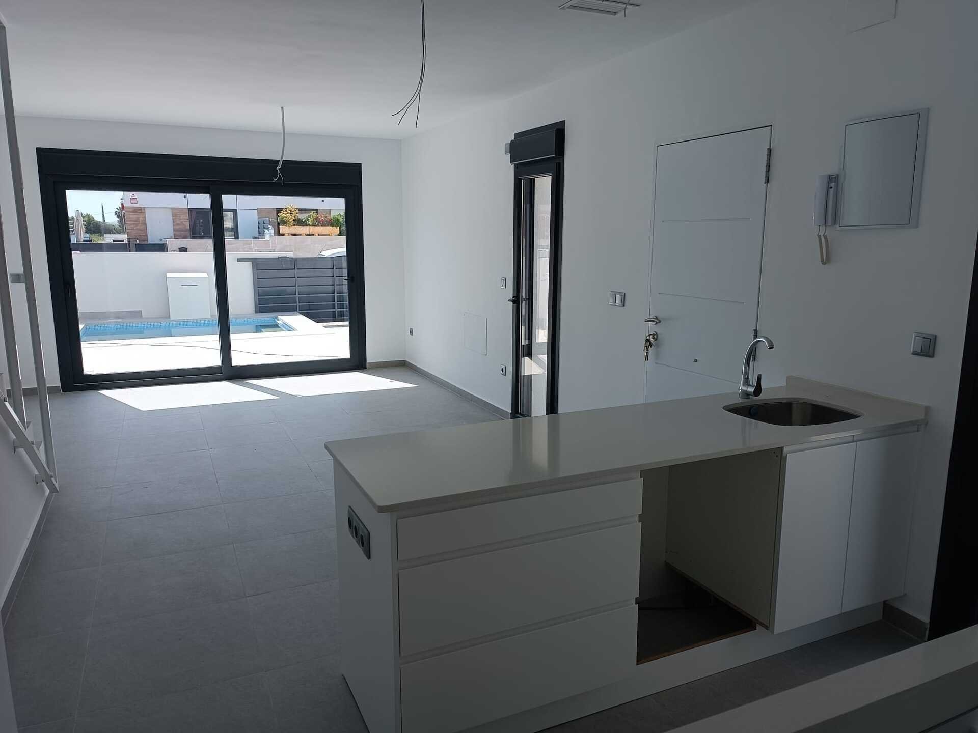 Huvila Daya Nueva, Alicante, Espanja 3 makuuhuonetta, 96 m2 No. 135825