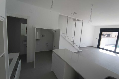 Villa till salu Daya Nueva, Alicante, Spanien 3 sovrum, 96 kvm. Nr. 135825 - foto 7