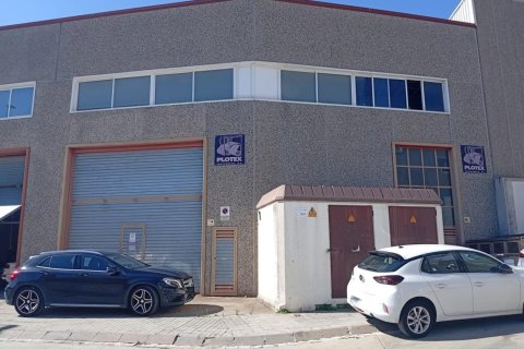 Warehouse for sale in Arenys de Munt, Barcelona, Spain 564 sq.m. No. 167061 - photo 3