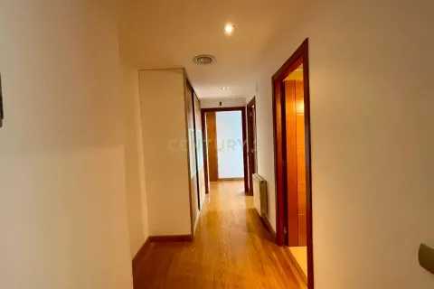 Huoneisto myytävänä Barcelona, Espanja, 2 makuuhuonetta, 81 m2 No. 167057 - kuva 2