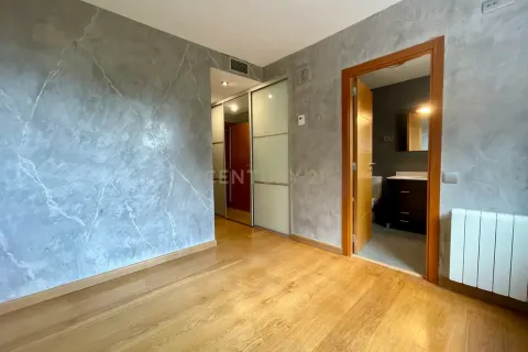 Huoneisto myytävänä Barcelona, Espanja, 2 makuuhuonetta, 81 m2 No. 167057 - kuva 3