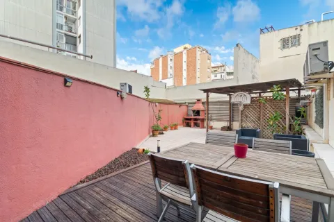 Huoneisto myytävänä Santa Coloma de Gramenet, Barcelona, Espanja, 4 makuuhuonetta, 199 m2 No. 167060 - kuva 2