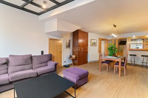 Huoneisto myytävänä Santa Coloma de Gramenet, Barcelona, Espanja, 4 makuuhuonetta, 199 m2 No. 167060 - kuva 9