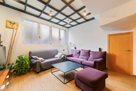 Huoneisto myytävänä Santa Coloma de Gramenet, Barcelona, Espanja, 4 makuuhuonetta, 199 m2 No. 167060 - kuva 10