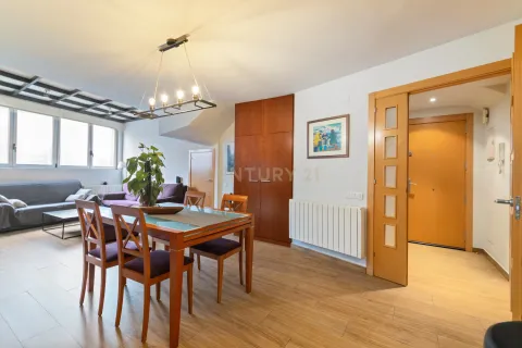 Huoneisto myytävänä Santa Coloma de Gramenet, Barcelona, Espanja, 4 makuuhuonetta, 199 m2 No. 167060 - kuva 7