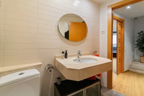 Huoneisto myytävänä Santa Coloma de Gramenet, Barcelona, Espanja, 4 makuuhuonetta, 199 m2 No. 167060 - kuva 18