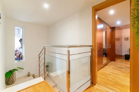 Huoneisto myytävänä Santa Coloma de Gramenet, Barcelona, Espanja, 4 makuuhuonetta, 199 m2 No. 167060 - kuva 22