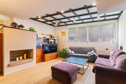 Huoneisto myytävänä Santa Coloma de Gramenet, Barcelona, Espanja, 4 makuuhuonetta, 199 m2 No. 167060 - kuva 8