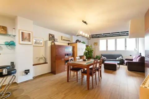 Huoneisto myytävänä Santa Coloma de Gramenet, Barcelona, Espanja, 4 makuuhuonetta, 199 m2 No. 167060 - kuva 4