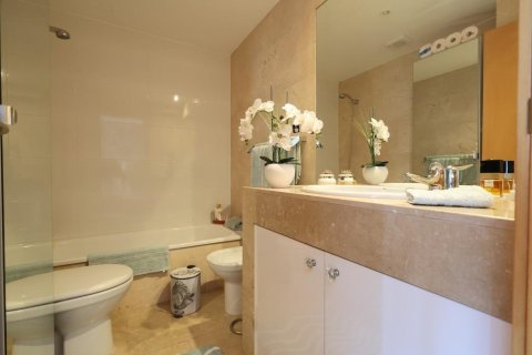 Продажа квартиры в Аликанте, Испания 2 спальни, 87м2 №140672 - фото 3