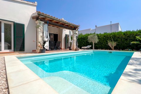 Villa en alquiler en La Rapita, Mallorca, España 2 dormitorios, 138 m2 No. 154696 - foto 1