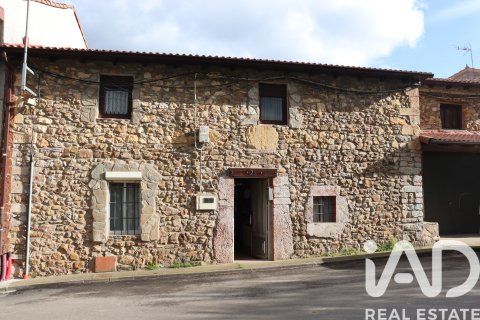 Villa in La Robla, Leon, Spain 4 bedrooms, 336 sq.m. No. 185178