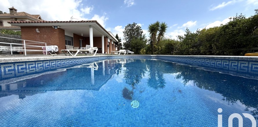 Māja Argentona, Barcelona, Spānijā 6 istabas, 510 m2 Nr. 153290