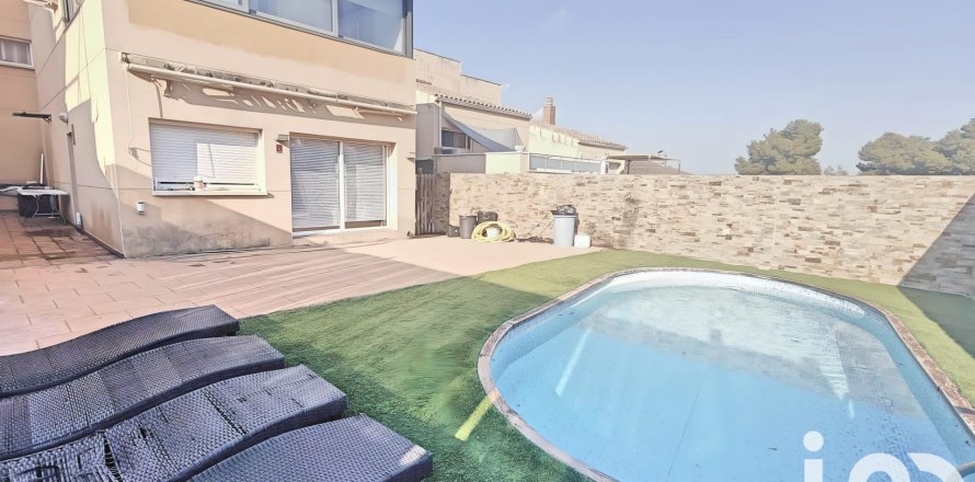 Radhus i Calafell, Tarragona, Spanien 4 sovrum, 155 kvm. Nr. 153289