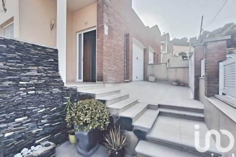 Radhus till salu i Calafell, Tarragona, Spanien 4 sovrum, 155 kvm. Nr. 153289 - foto 3