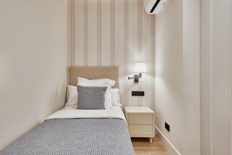Huoneisto myytävänä Madrid, Espanja, 3 makuuhuonetta, 124 m2 No. 179868 - kuva 30