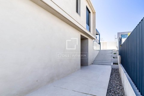 Villa for sale in Sitges, Barcelona, Spain 5 bedrooms, 305 sq.m. No. 164887 - photo 7